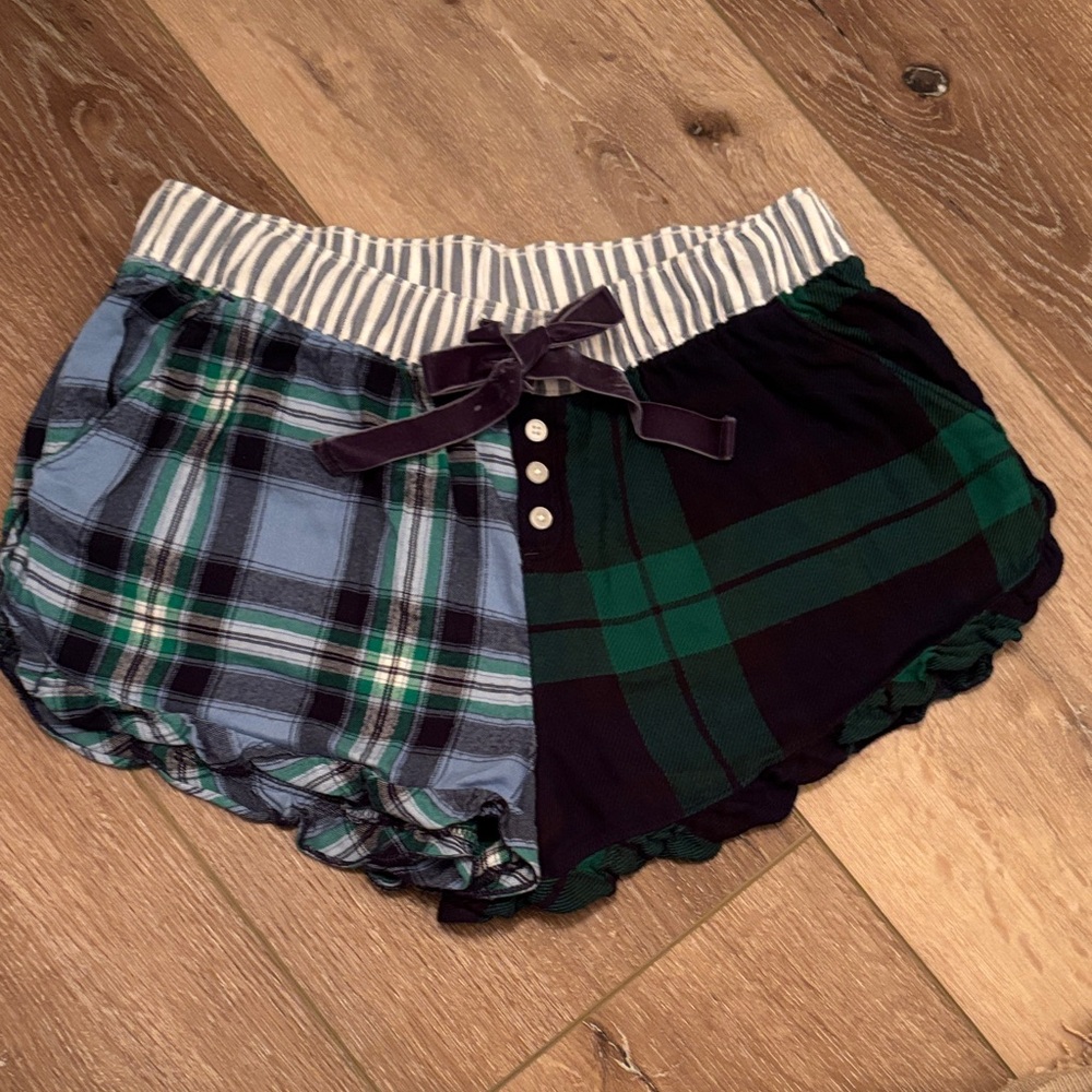 Aerie Blue and Green Plaid Pajama Shorts with Velvet Bow, size small